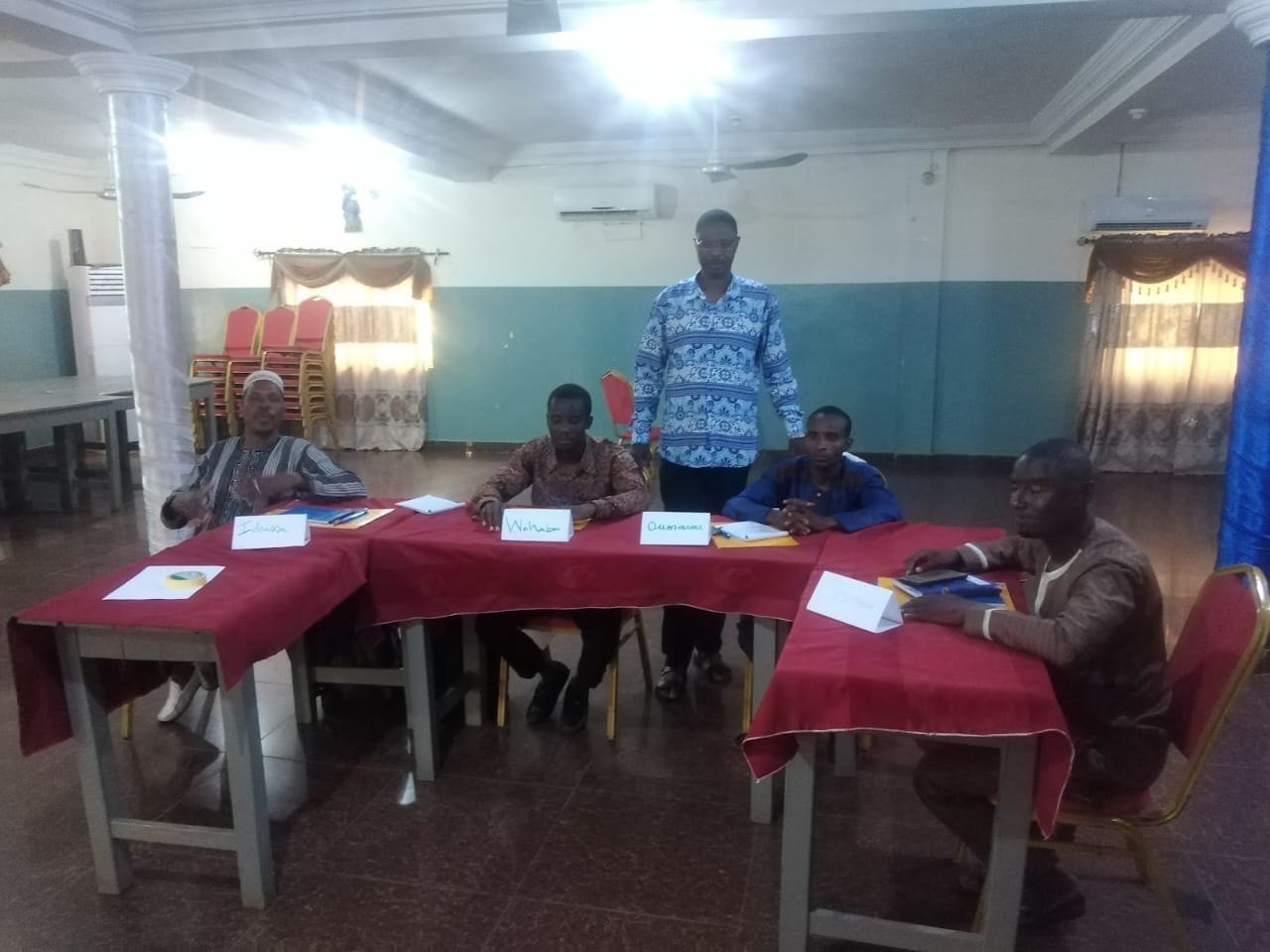 Dr Ismaïla IMOROU ISSA with the participants of a workshop