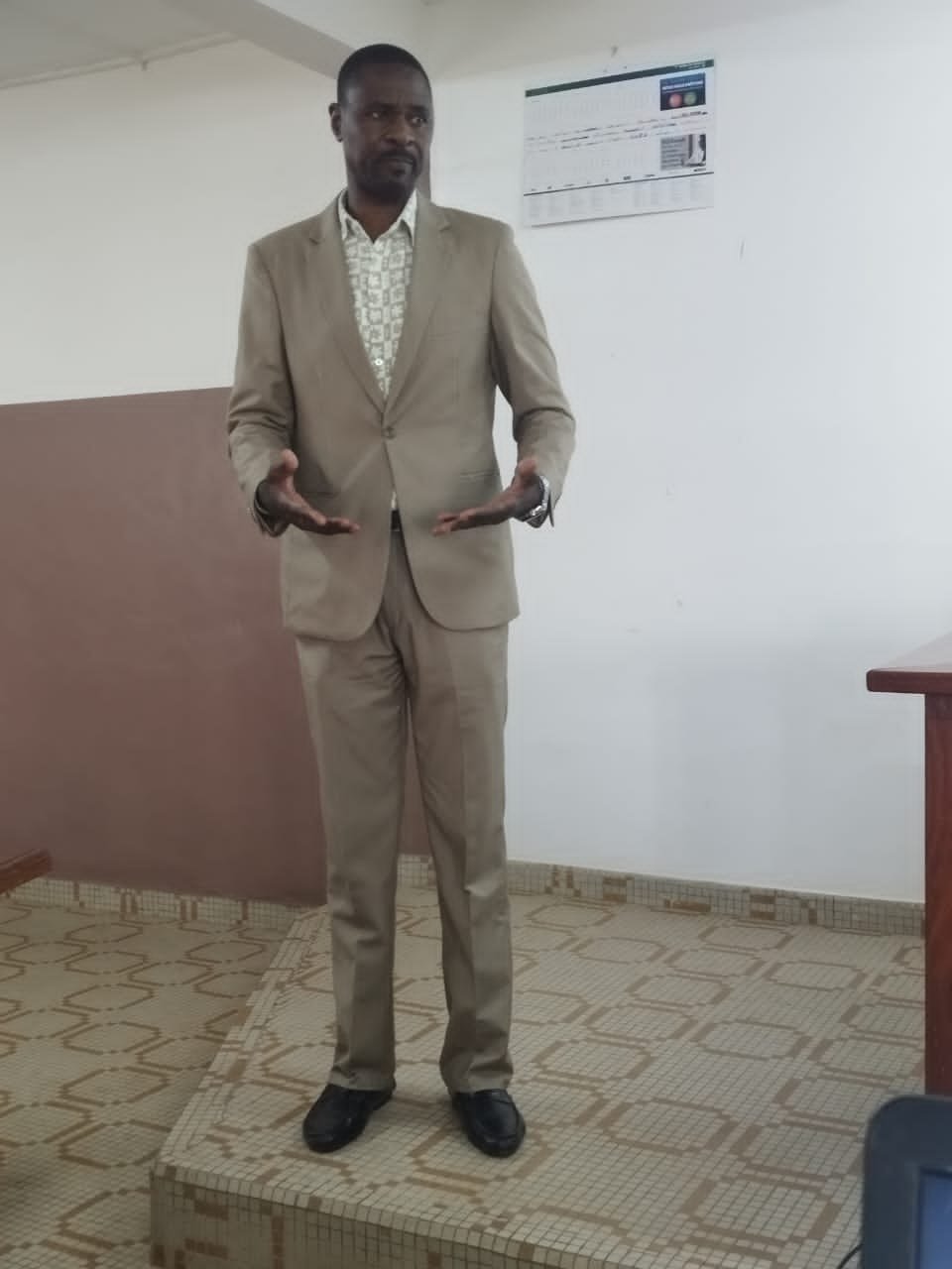 Dr Ismaïla IMOROU ISSA s’adressant aux participants d’une session