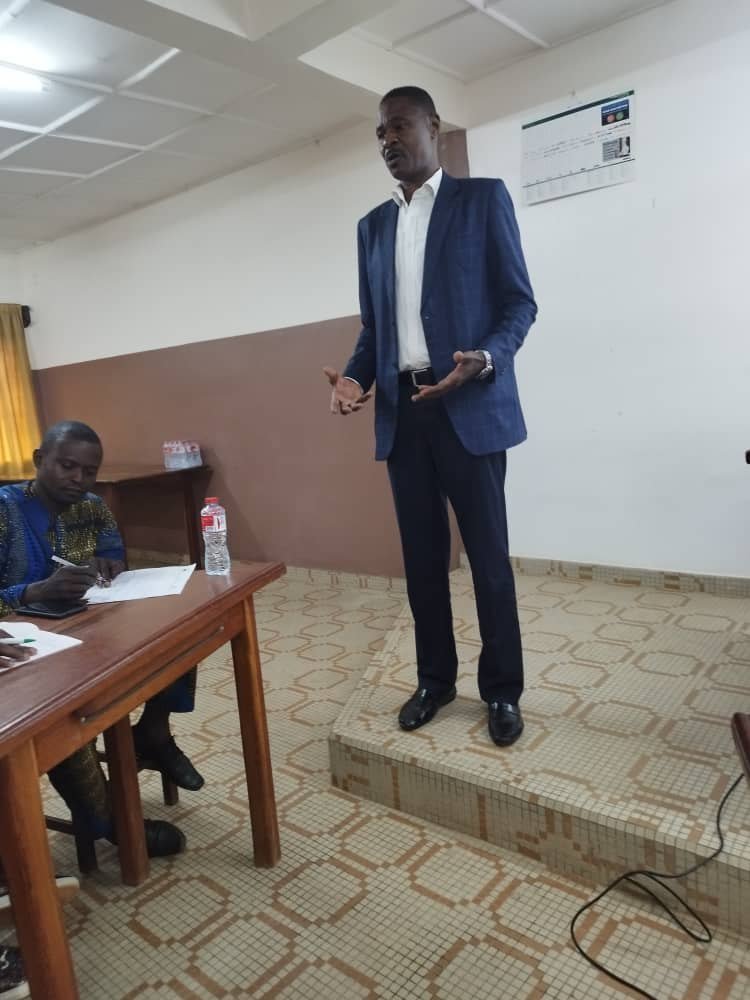 Dr Ismaïla IMOROU ISSA animant une séance de travail